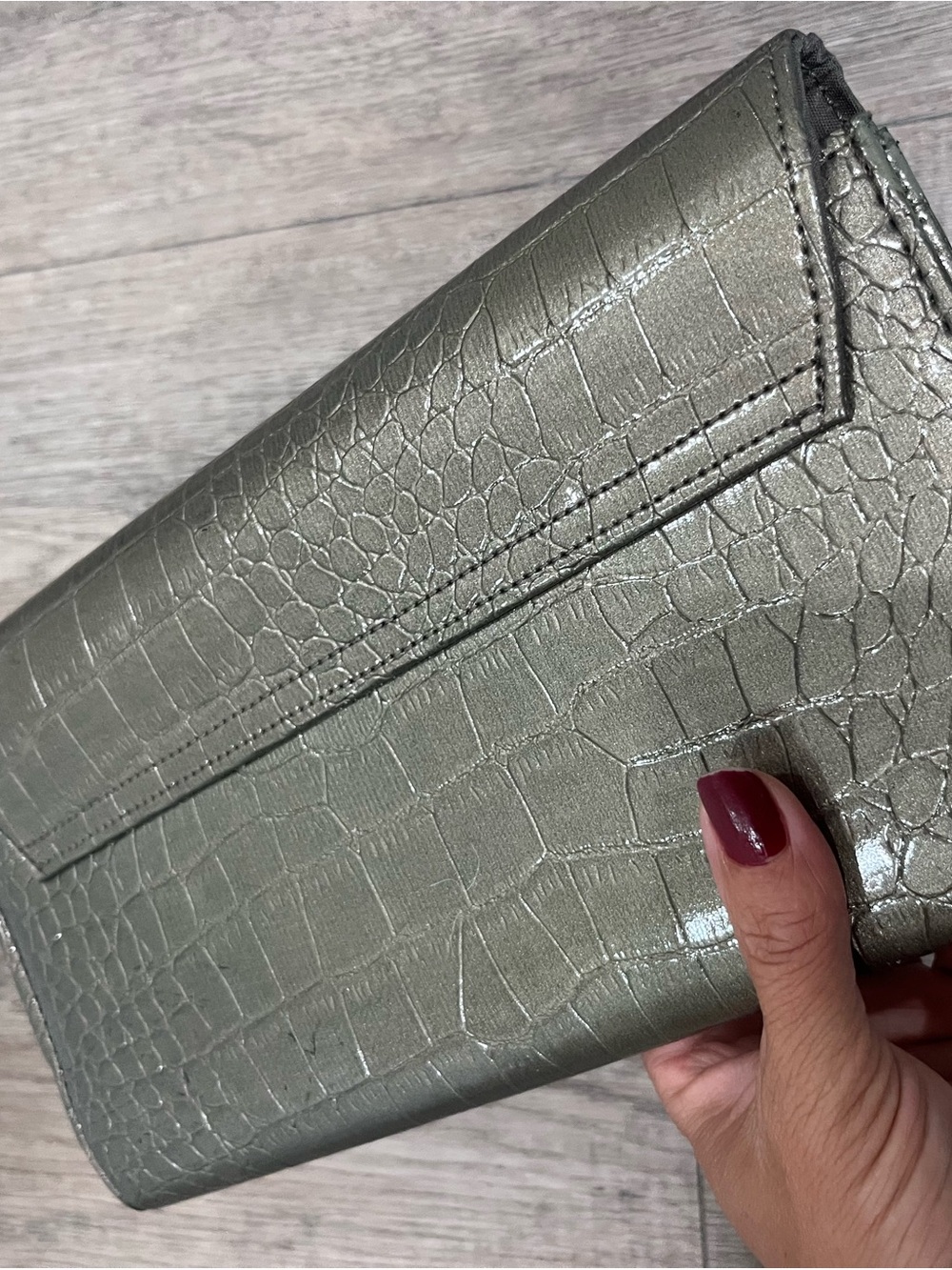 Croc-Embossed Metallic Gray Women's Clutch Wallet - Picture 2 of 3